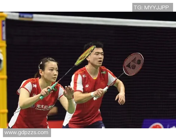 洲际杯赛中武汉羽毛球队默契配合展现团队实力与竞技风采