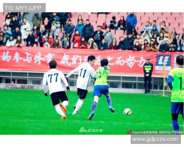 众星齐聚观看足球明星精彩瞬间视频引发热议