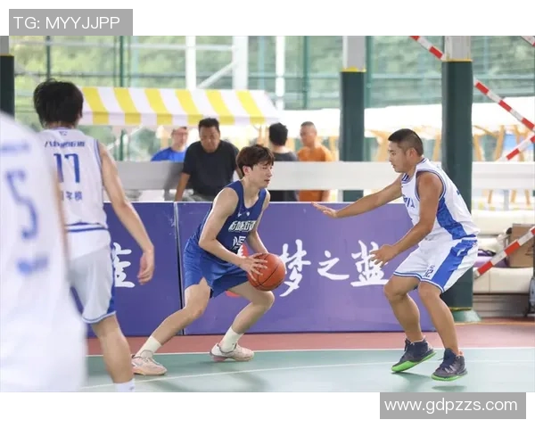 南京篮球队在总决赛中的团队协作展现出色值得称赞的表现分析