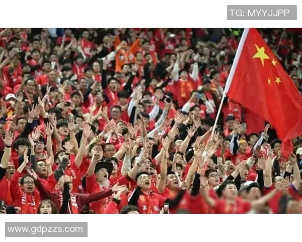 球迷热情迎接足球明星归来共同见证荣耀时刻的欢庆盛宴 球迷热情迎接足球明星归来共同见证荣耀时刻的欢庆盛宴